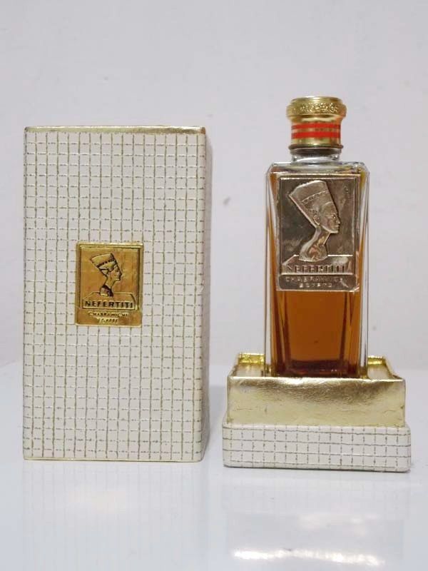 Neferitti - Egype ancienne : des objets de collection récemment vendus sur eBay